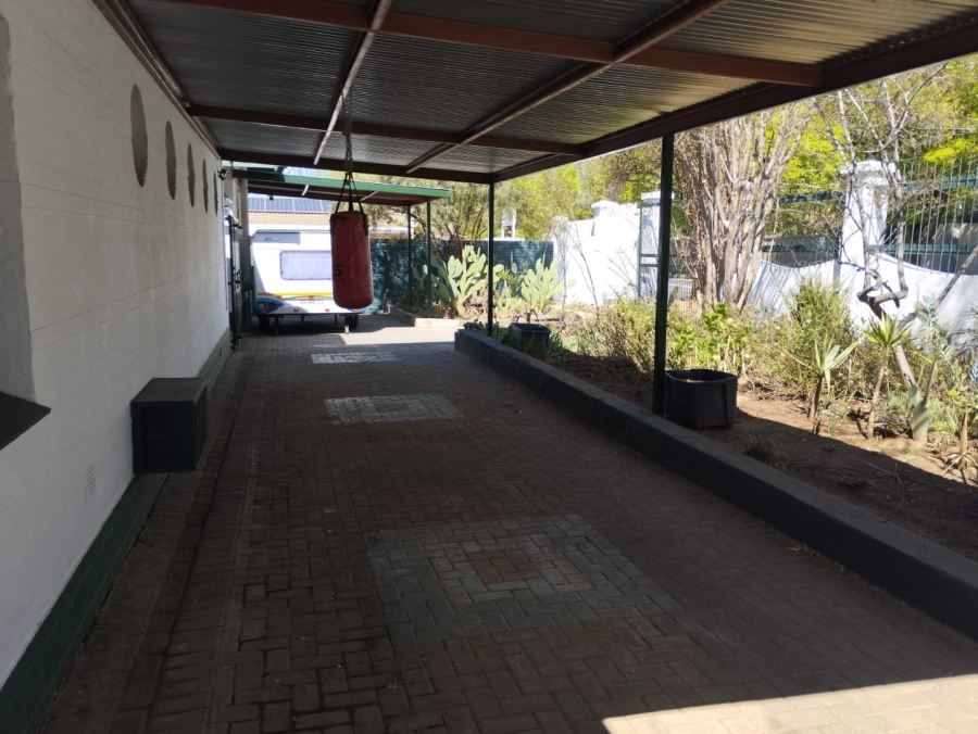 To Let 5 Bedroom Property for Rent in Waverley Free State